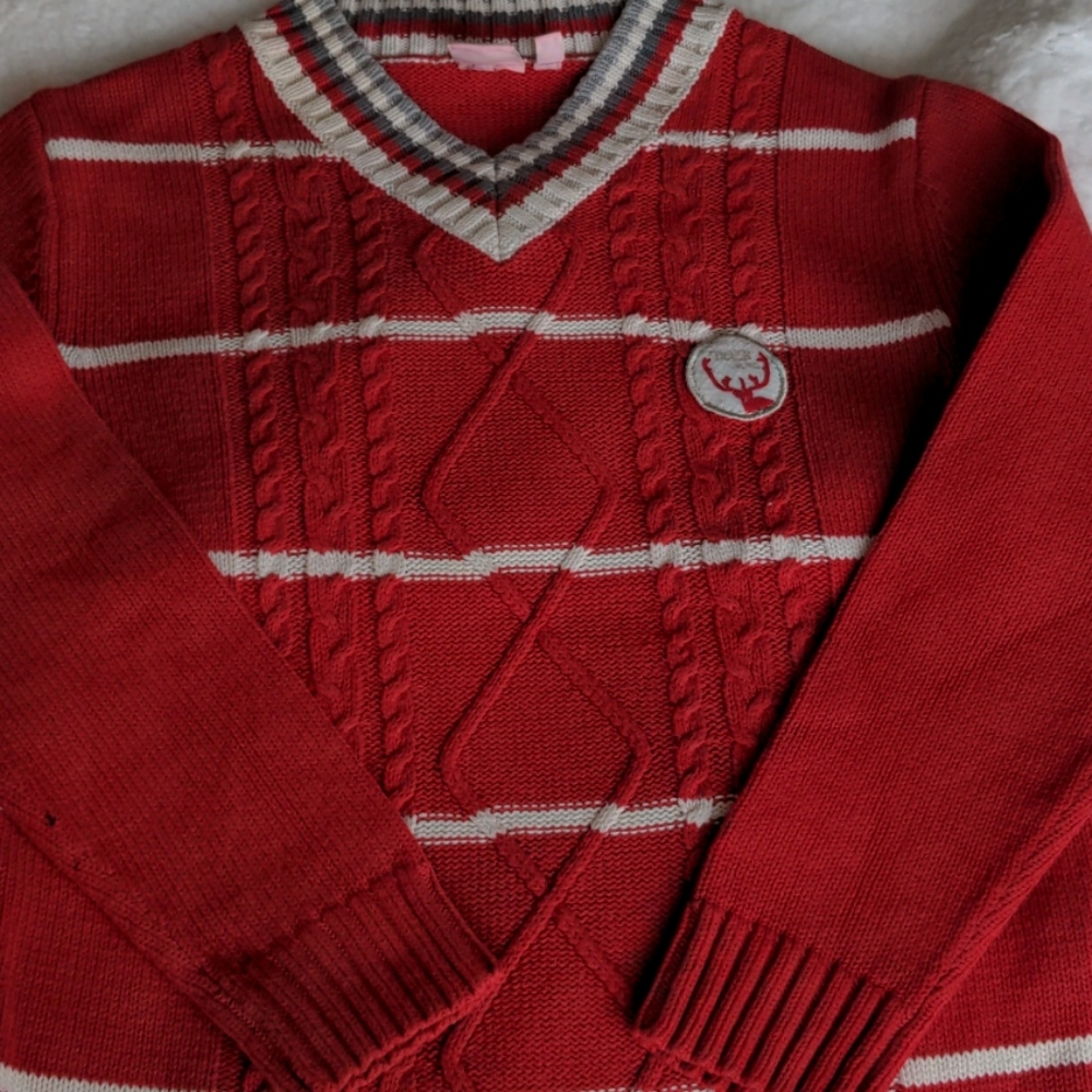 6/$20 Boys festive sweater (s z5-6)